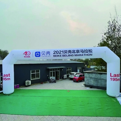 Arco de acabado inflables de arco iris gigante para maratón con globo