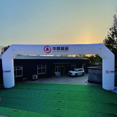 Arco de acabado inflables de arco iris gigante para maratón con globo