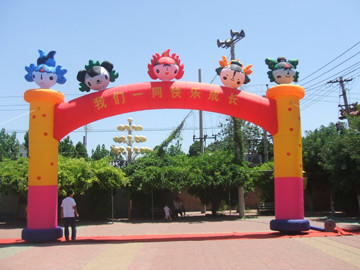 Cartoon Arco de acabado inflable publicidad personalizada para eventos deportivos