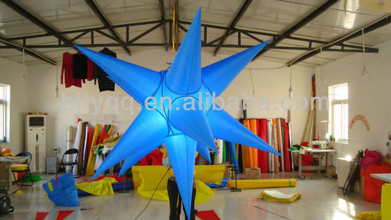 Publicidad Impresión gigante con colores y logotipos diferentes